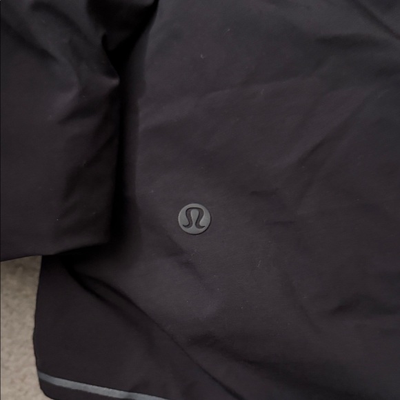 lululemon athletica Men's Black Puffer Jacket - Picture 3 of 7